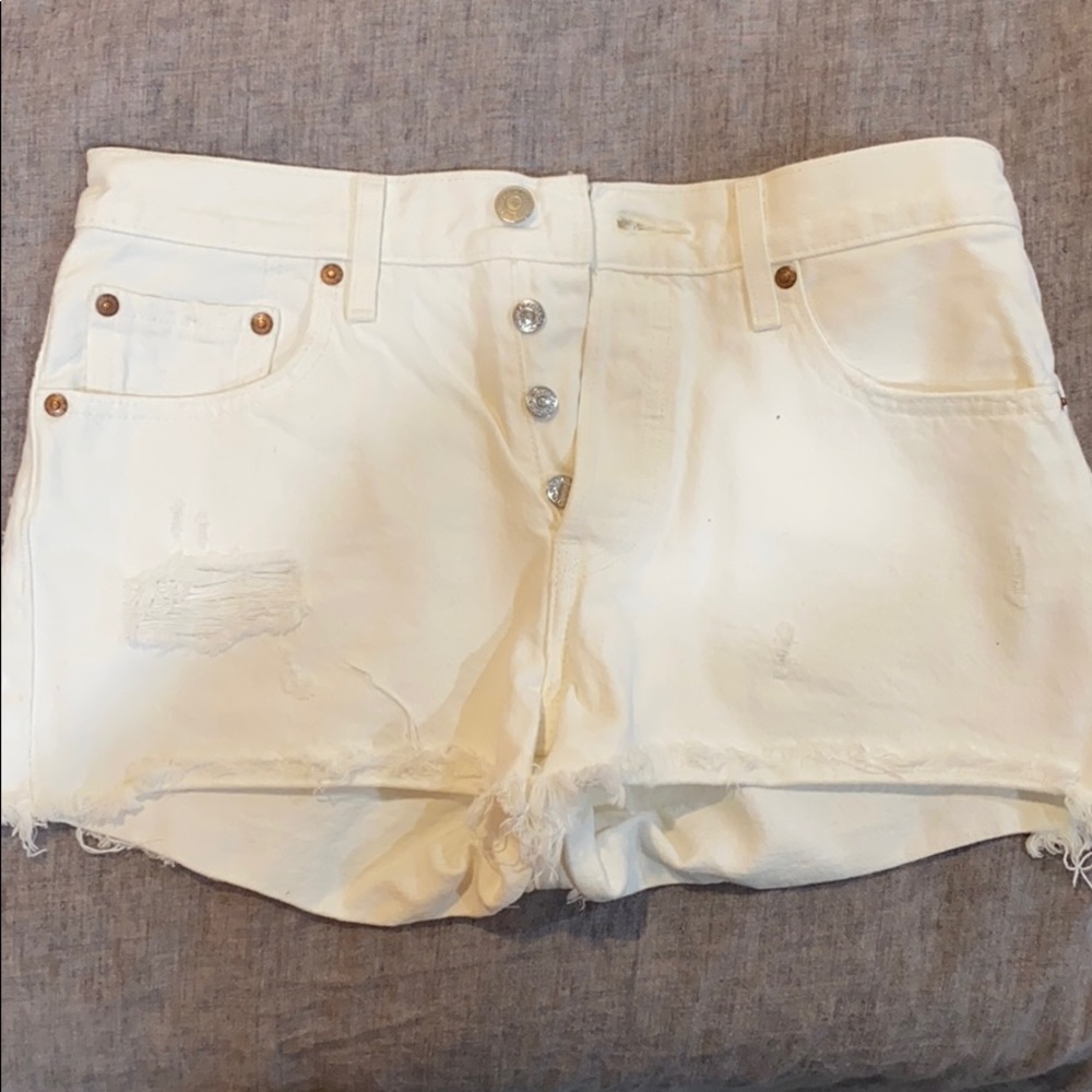 never worn White Levi’s jean shorts